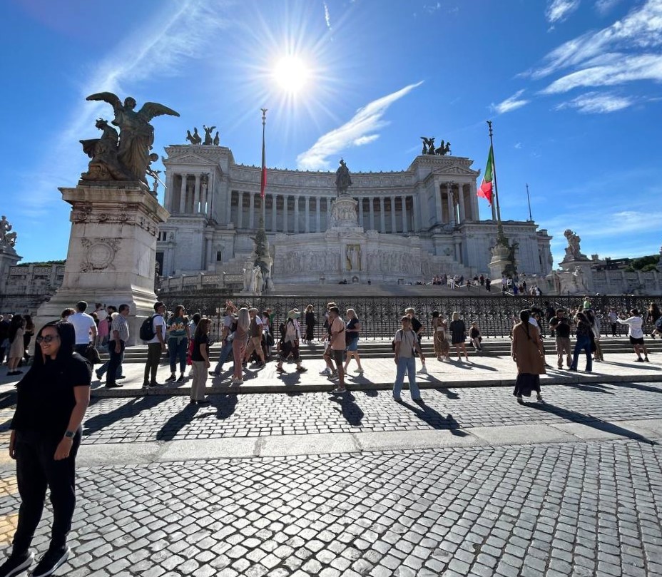 Turismo, l’indagine di Booking per le tendenze di viaggio degli italiani nel 2024