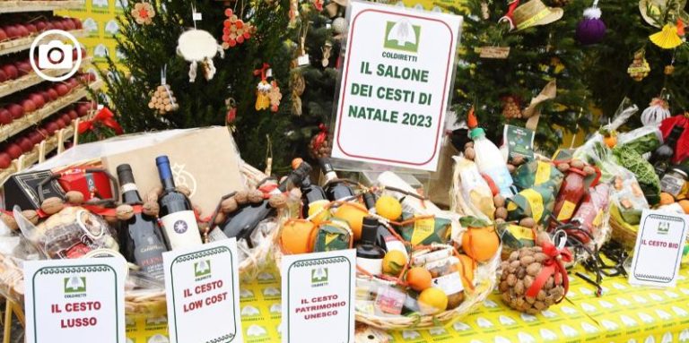 6 cittadini su 10 nei mercatini di Natale a caccia dei regali tra le bancarelle